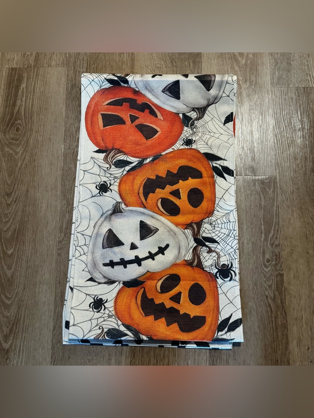 Halloween Pumpkin Jack-O'-Lantern Table Runner - Orange & White